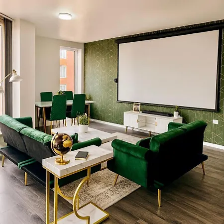 Luxury Cinema 2 Bed Centre Free Parking