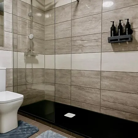 Luxury Cinema 2 Bed Centre Free Parking Leeds (West Yorkshire)
