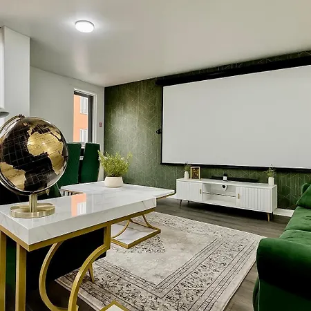 Luxury Cinema 2 Bed Centre Free Parking Leeds (West Yorkshire)