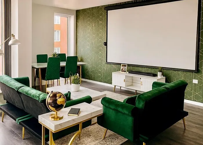 Luxury Cinema 2 Bed Centre Free Parking