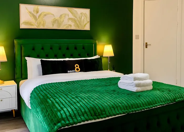 Luxury Cinema 2 Bed Centre Free Parking *